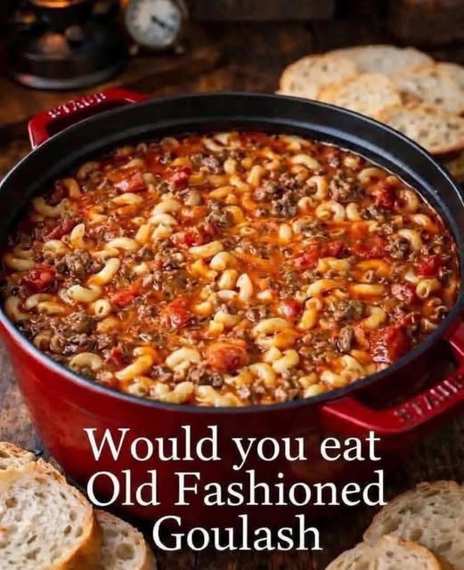 🍲 Air Fryer Old-Fashioned Goulash (Hearty, Cheesy & Comforting)
