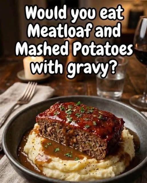🥩 Keto Classic Meatloaf with Mashed “Potatoes” and Gravy (Low-Carb Comfort Meal)