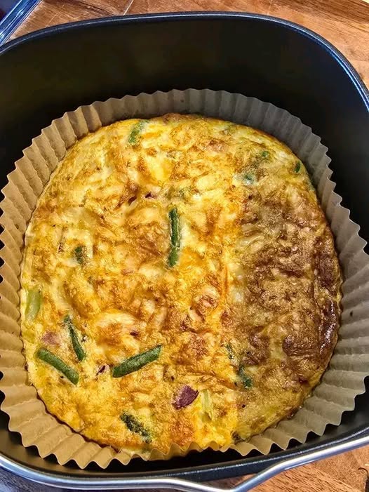 🍳 Air Fryer Omelette (Fluffy, Easy & Protein-Packed)