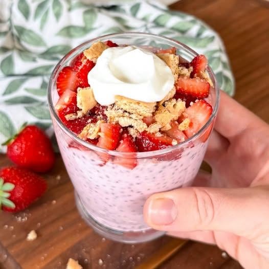 Strawberry Cheesecake Chia Pudding