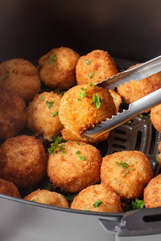 🧀 Air Fryer Mozzarella Stuffed Potato Balls
