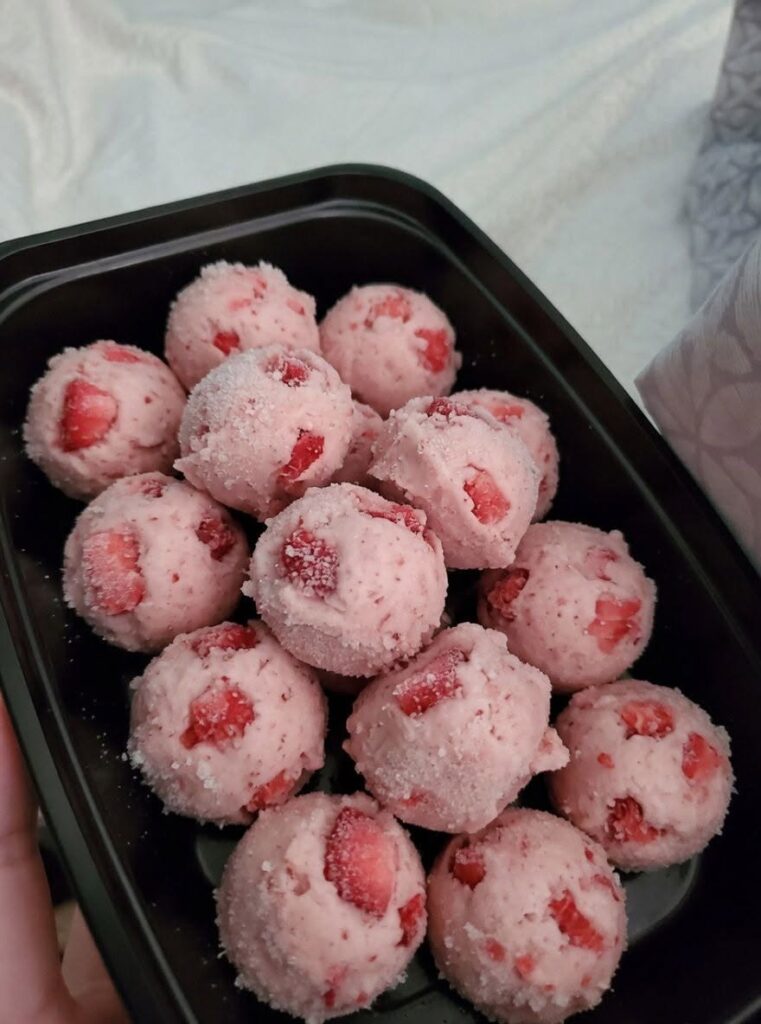 Keto Strawberry Fluff Fat Bomb – Easy Low-Carb Dessert