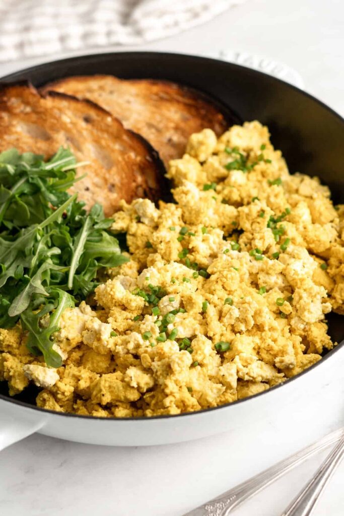 Vegan Fluffy Tofu Scramble