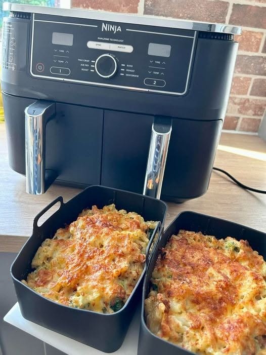 Air Fryer Macaroni Cheese (Creamy, Cheesy & Crispy Top)