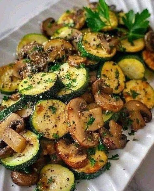 Low-Carb Sautéed Zucchini with Mushroom