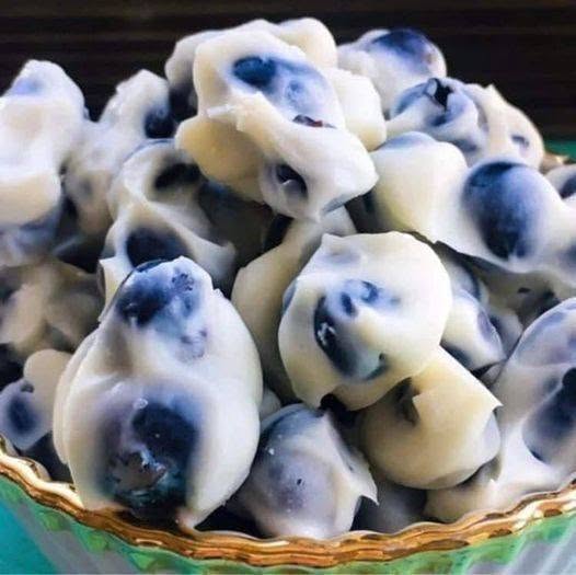 High-Protein Blueberry Greek Yogurt Bars – Healthy No-Bake Recipe