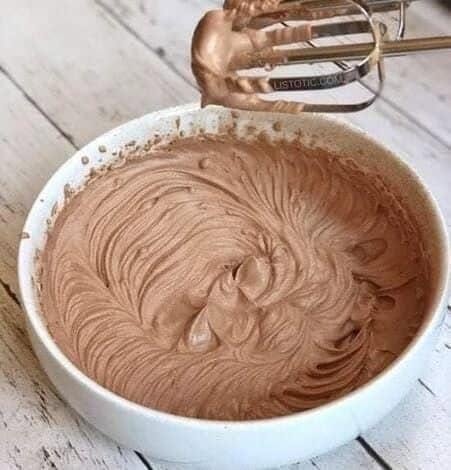 Low-Carb 3-Ingredient Chocolate Mousse Dessert