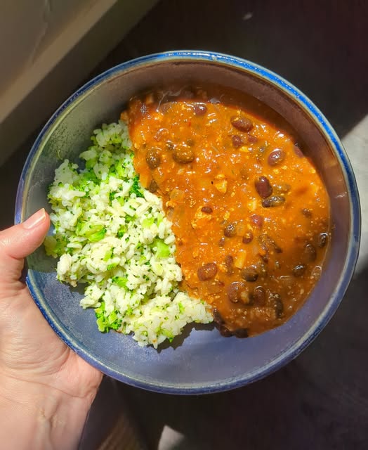 Vegan Smoked Tofu & Black Bean Chili with Broccoli Rice 🌶️🌿