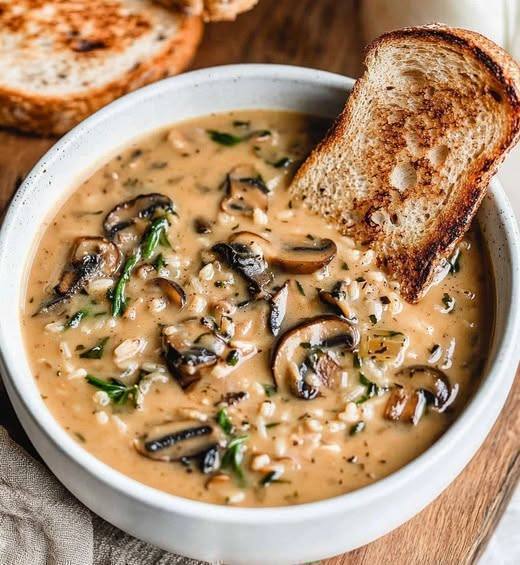 🌾 Creamy Vegan Mushroom Wild Rice Soup Seriously the best recipe I have tried so far! 🍄🤎