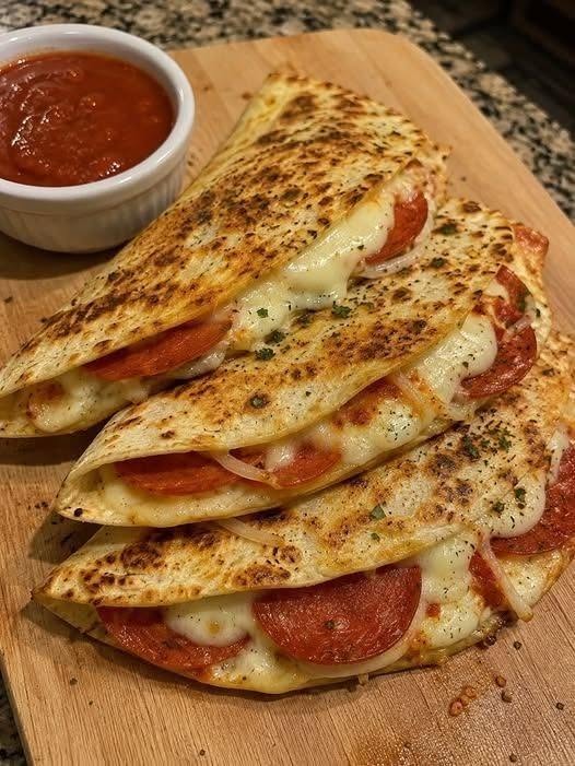 Keto Pepperoni Pizza Quesadillas (Low-Carb, 10-Minute Recipe!)