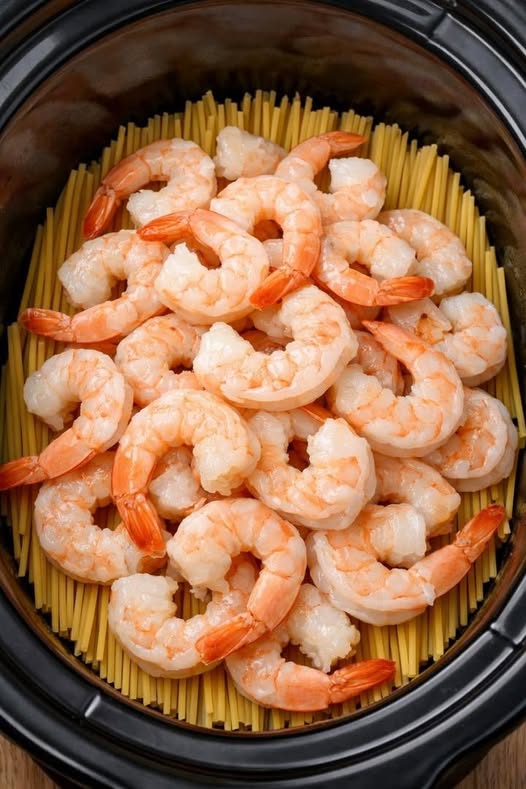 Slow Cooker Garlic Butter Shrimp & Pasta