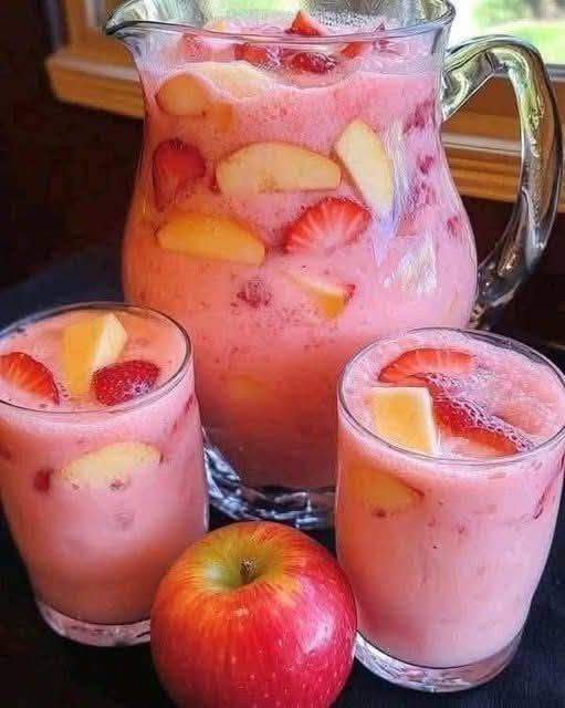 Creamy Strawberry Apple Punch (High-Protein & Low-Carb Refreshing Drink)