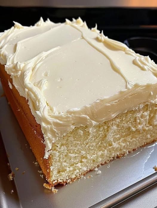 Dreamy 3-Ingredient High-Protein Lemon Cake