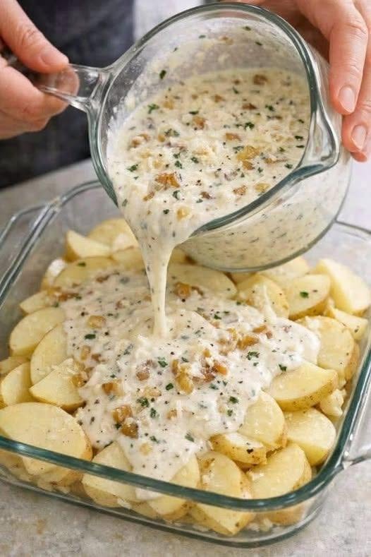 🥔 Creamy Cheesy Scalloped Potatoes Bake