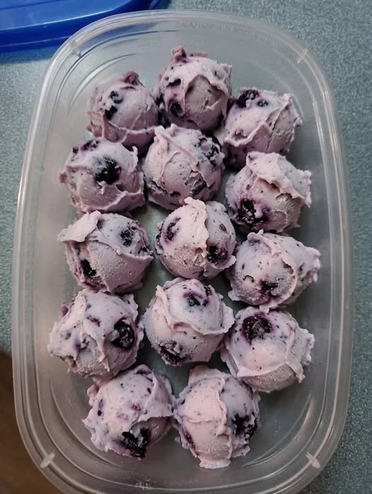 High-Protein Blueberry Cheesecake Fluff (Low-Carb & Keto-Friendly Dessert)
