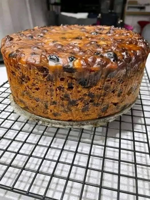 Air fryer Christmas cake