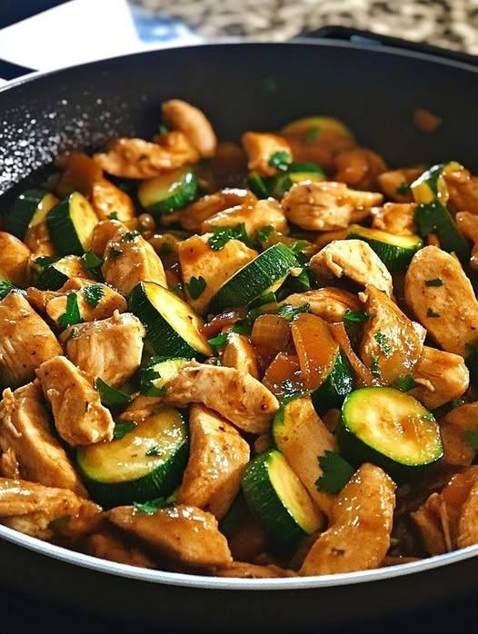 High-Protein Chicken Zucchini Stir-Fry 🥒