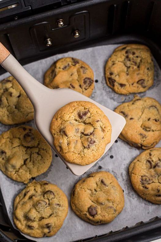 Air fryer chocolate chip cookies