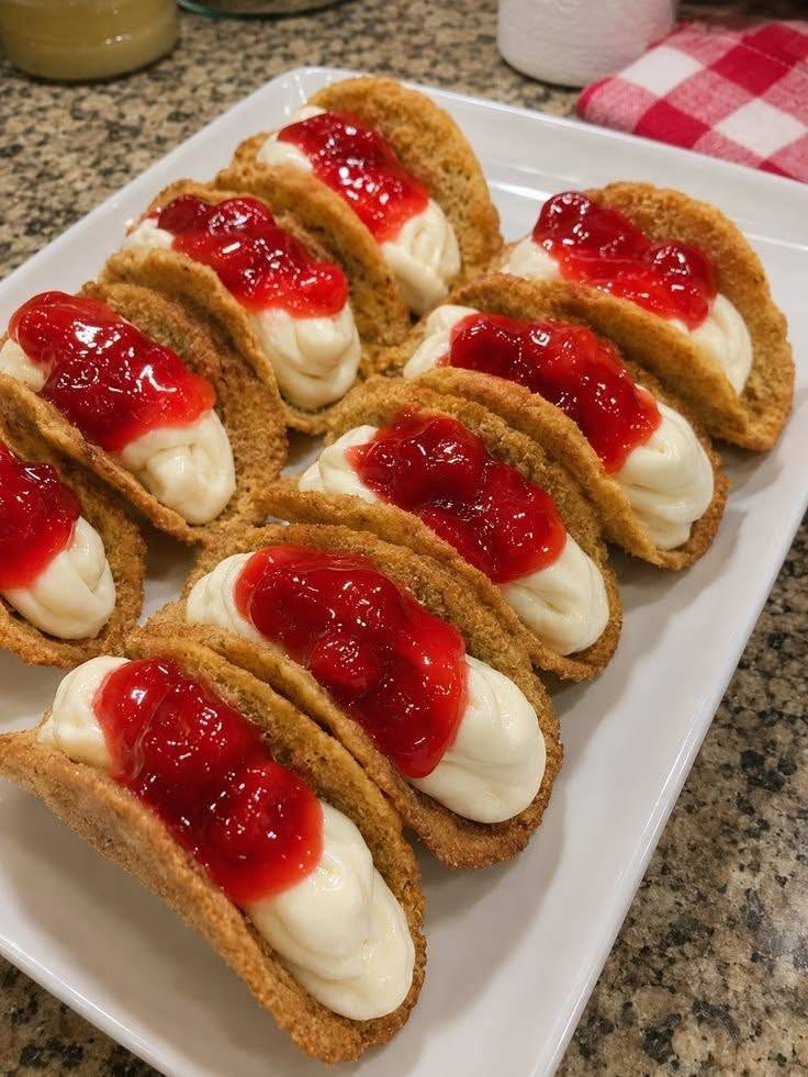 Mini Strawberry Cheesecake Tacos 🍓🌮😋